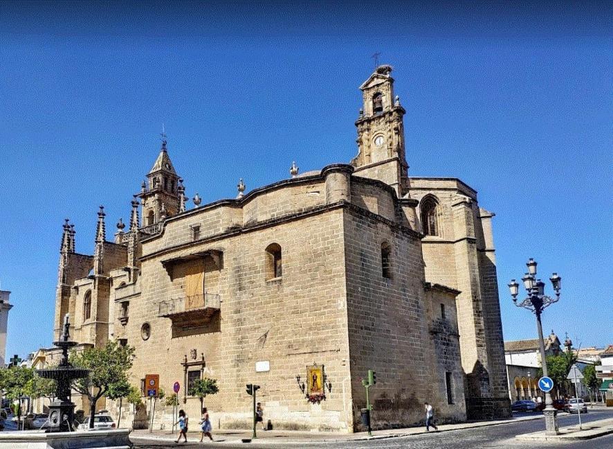 Apartamentos Iglesia De Santiago 赫雷斯 外观 照片